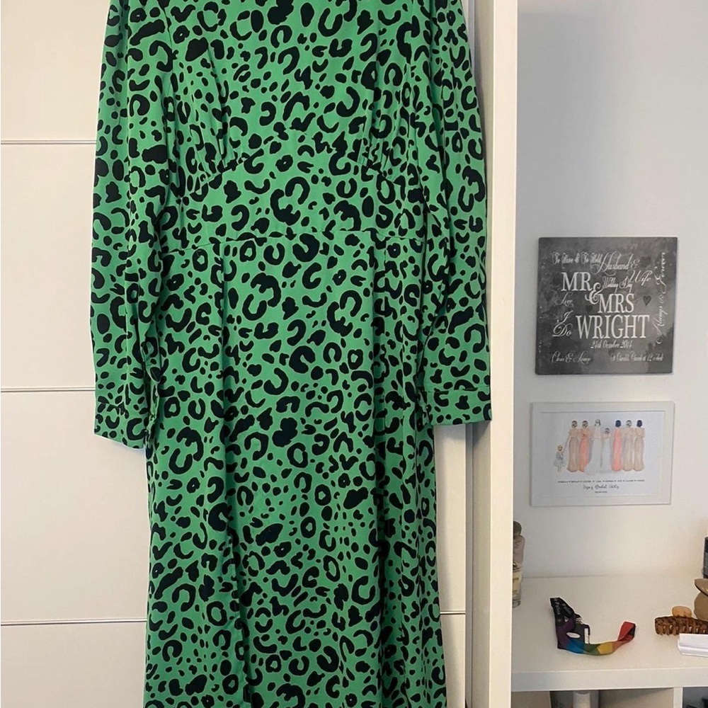 Elegant Green Animal Print Long Sleeve Dress